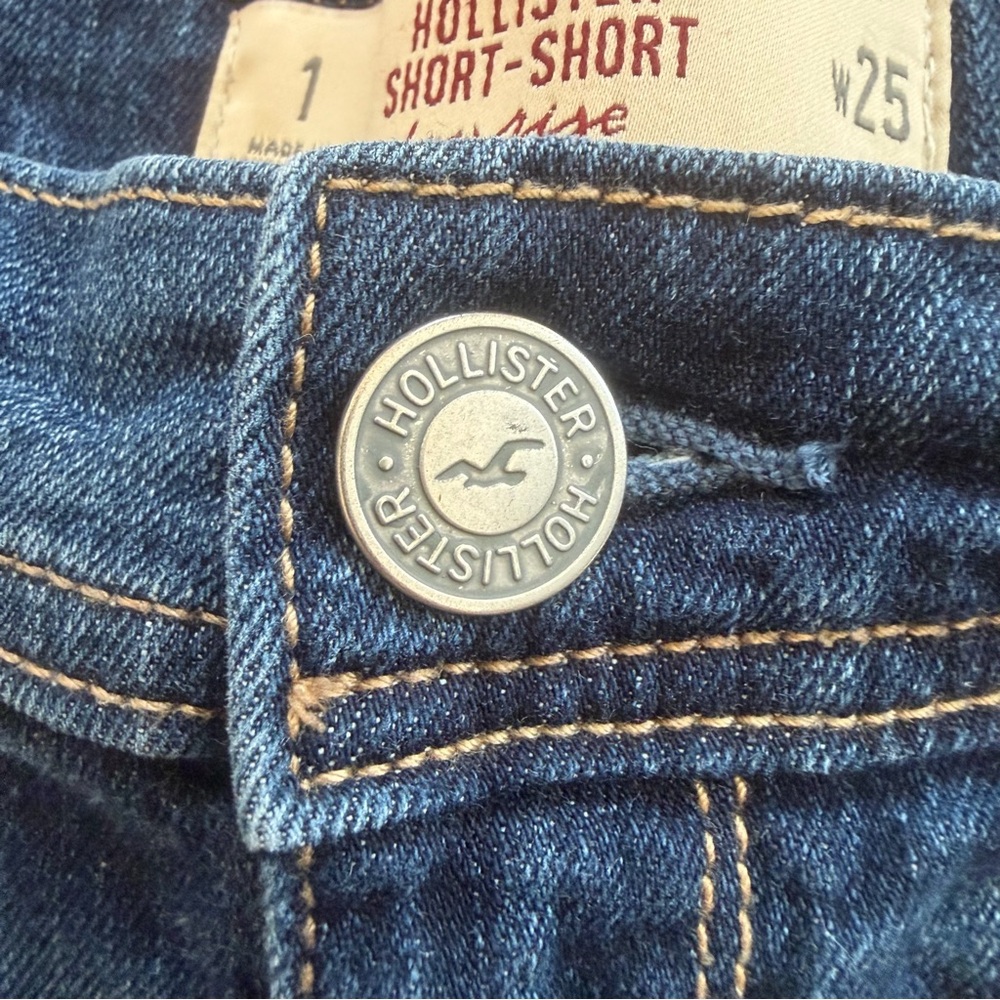 Hollister- Dark Wash Distressed Denim Short Shorts (Sz 1/25 Excellent Condition) - Picture 8 of 9